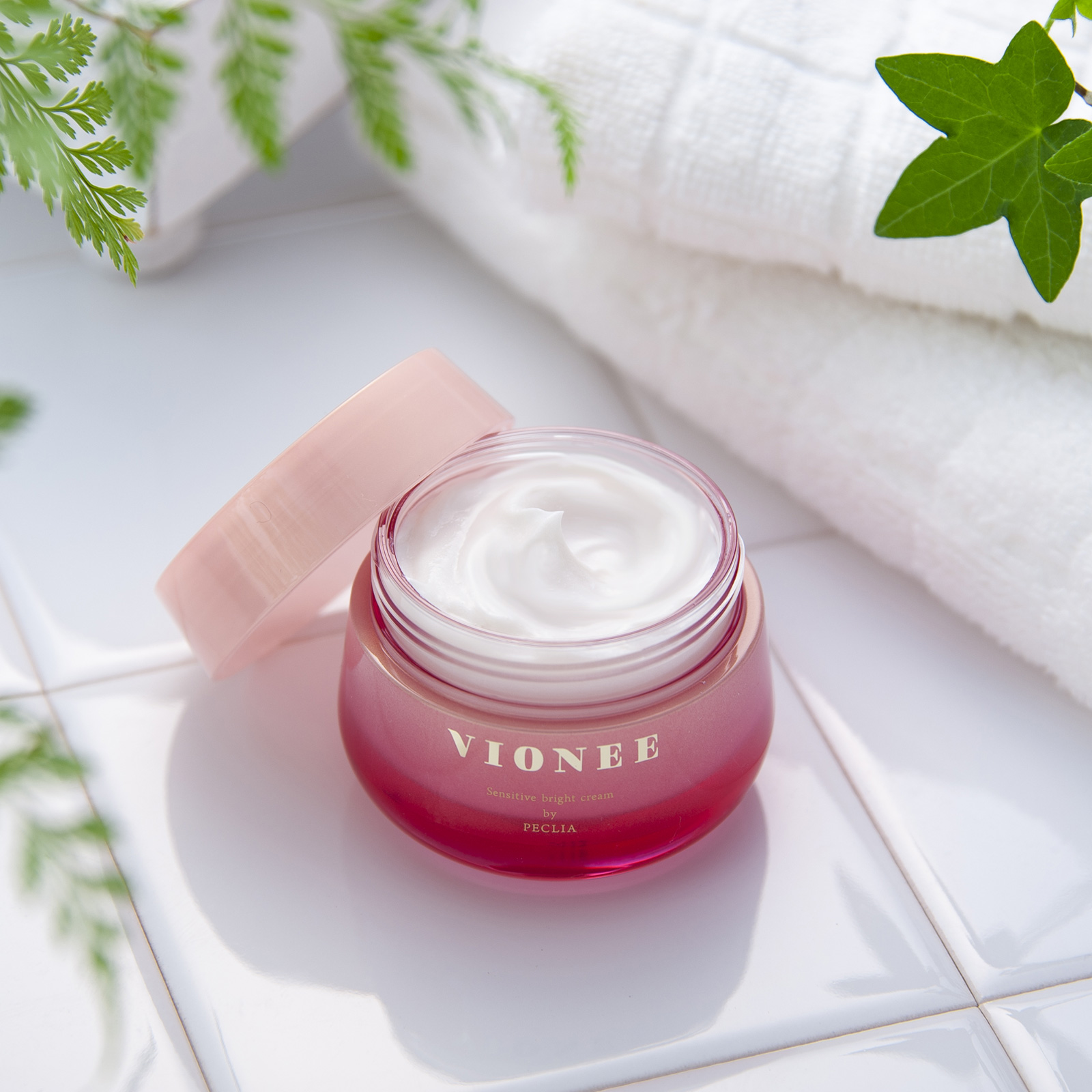 VIONEE Sensitive Bright Cream. Крем, выравнивающий цвет кожи, для чувствительной кожи Виони, 30 г